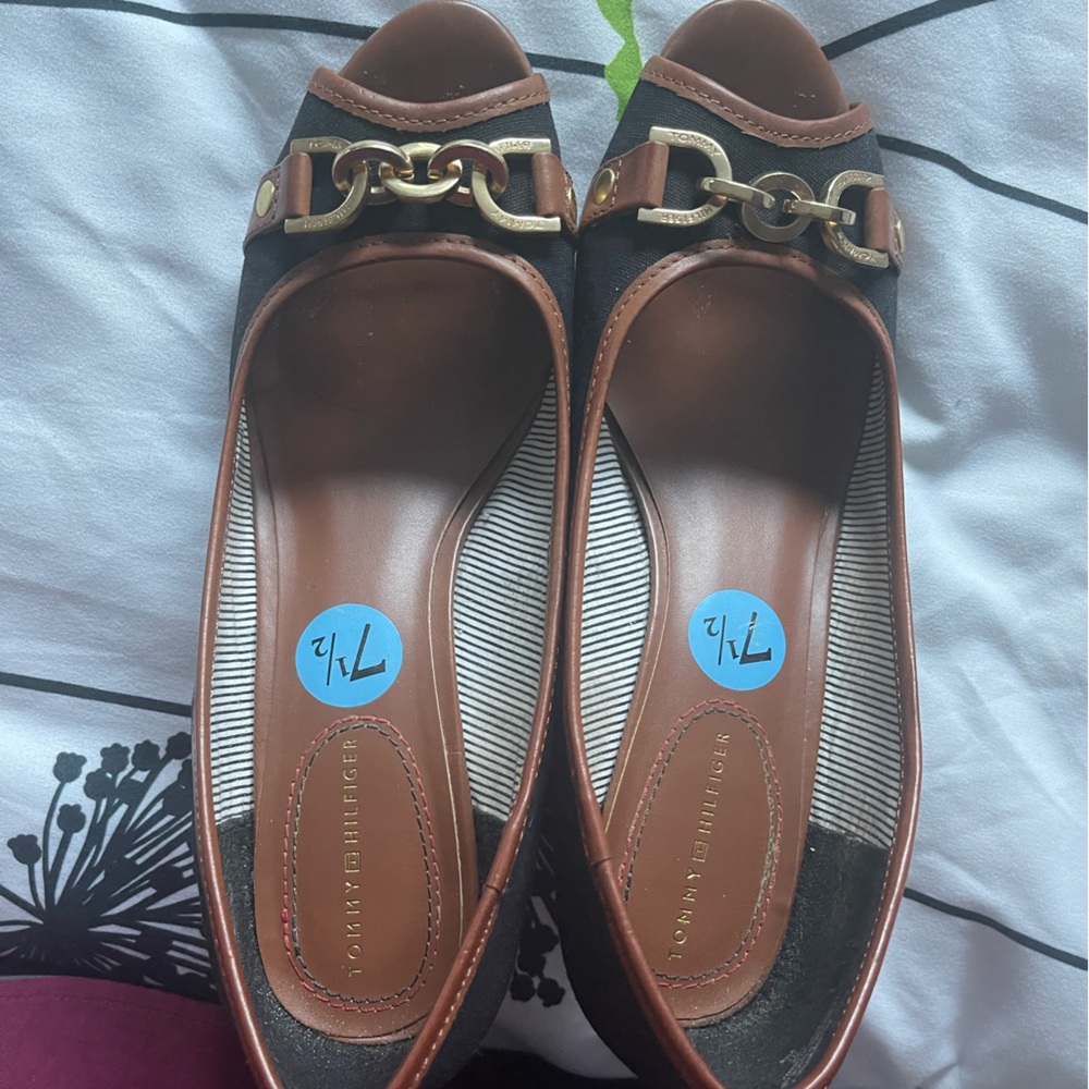 Tommy Hilfiger Size 7.5 Wedge Shoes